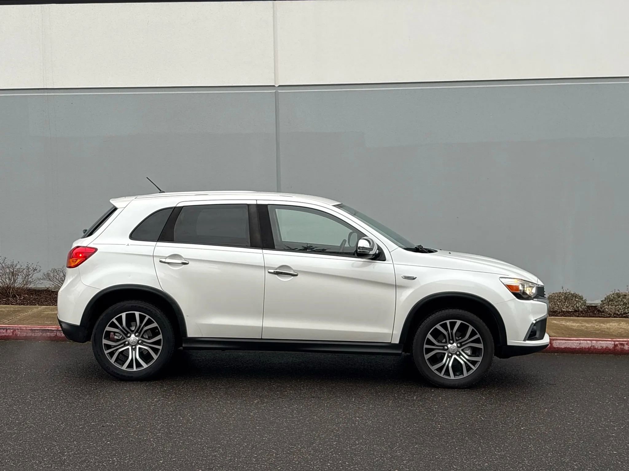 Used 2016 Mitsubishi Outlander Sport ES image 7