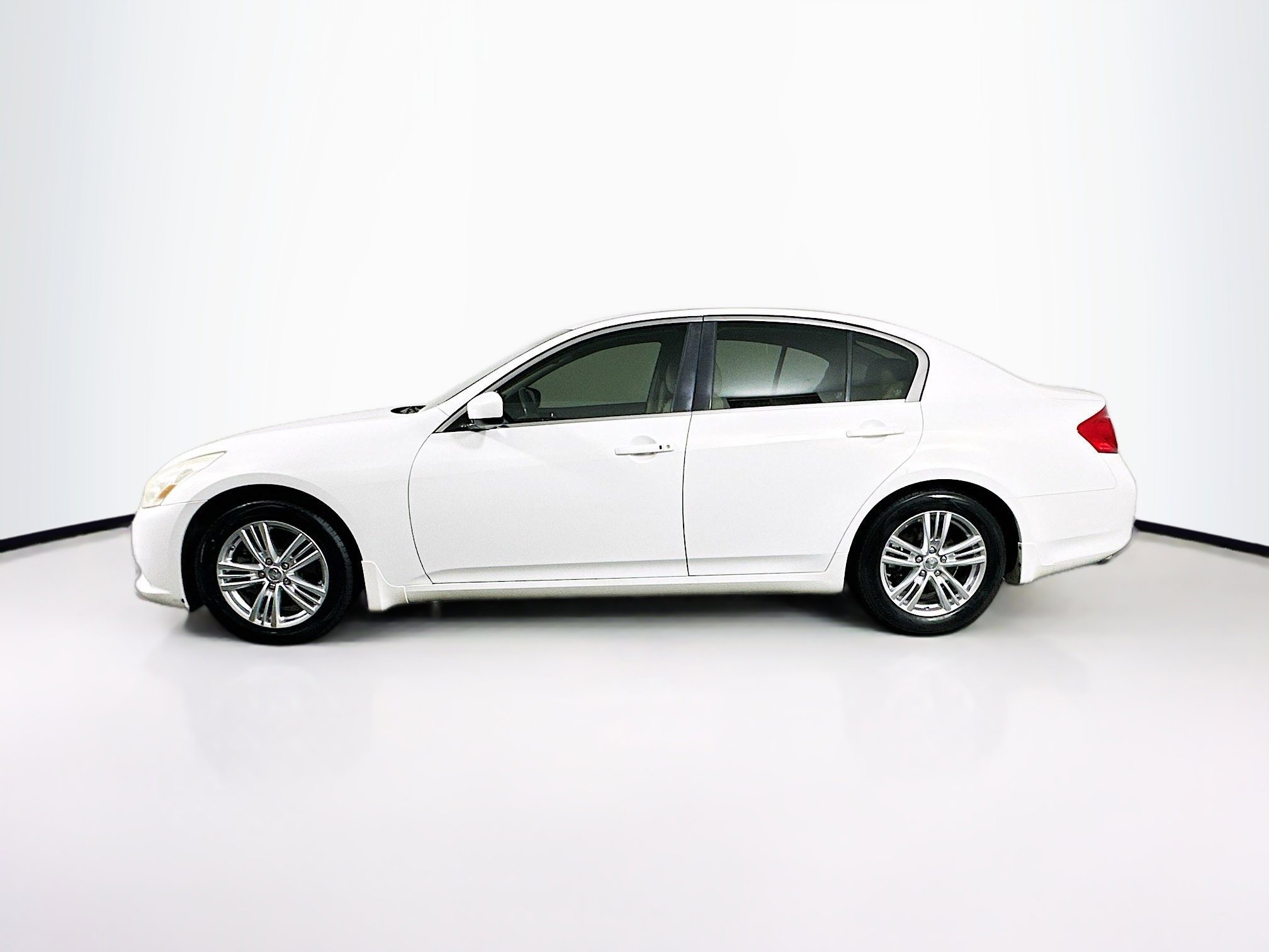 Used 2013 INFINITI G37 Journey w/ Premium Pkg image 4