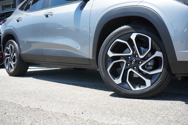 Used 2026 Chevrolet Trax RS w/ Sunroof Package FWD image 10