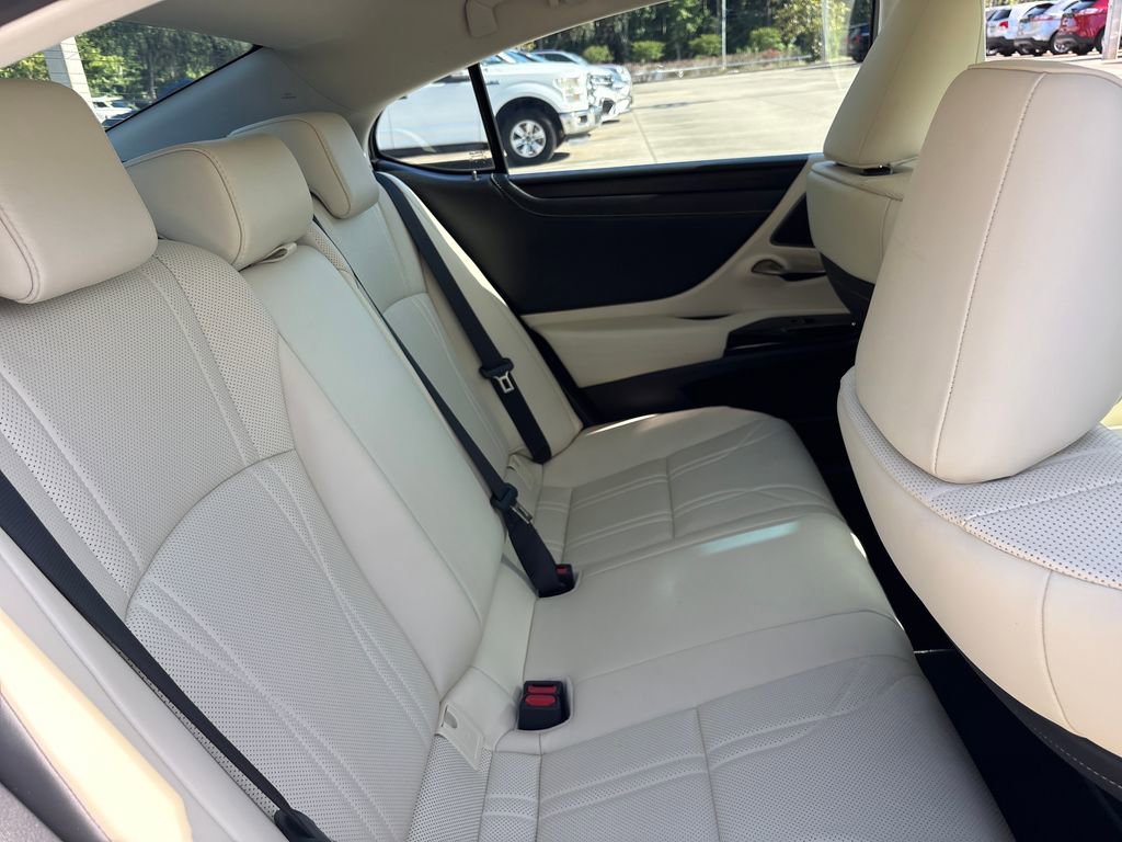 Used 2022 Lexus ES 300h w/ Luxury Package FWD image 30