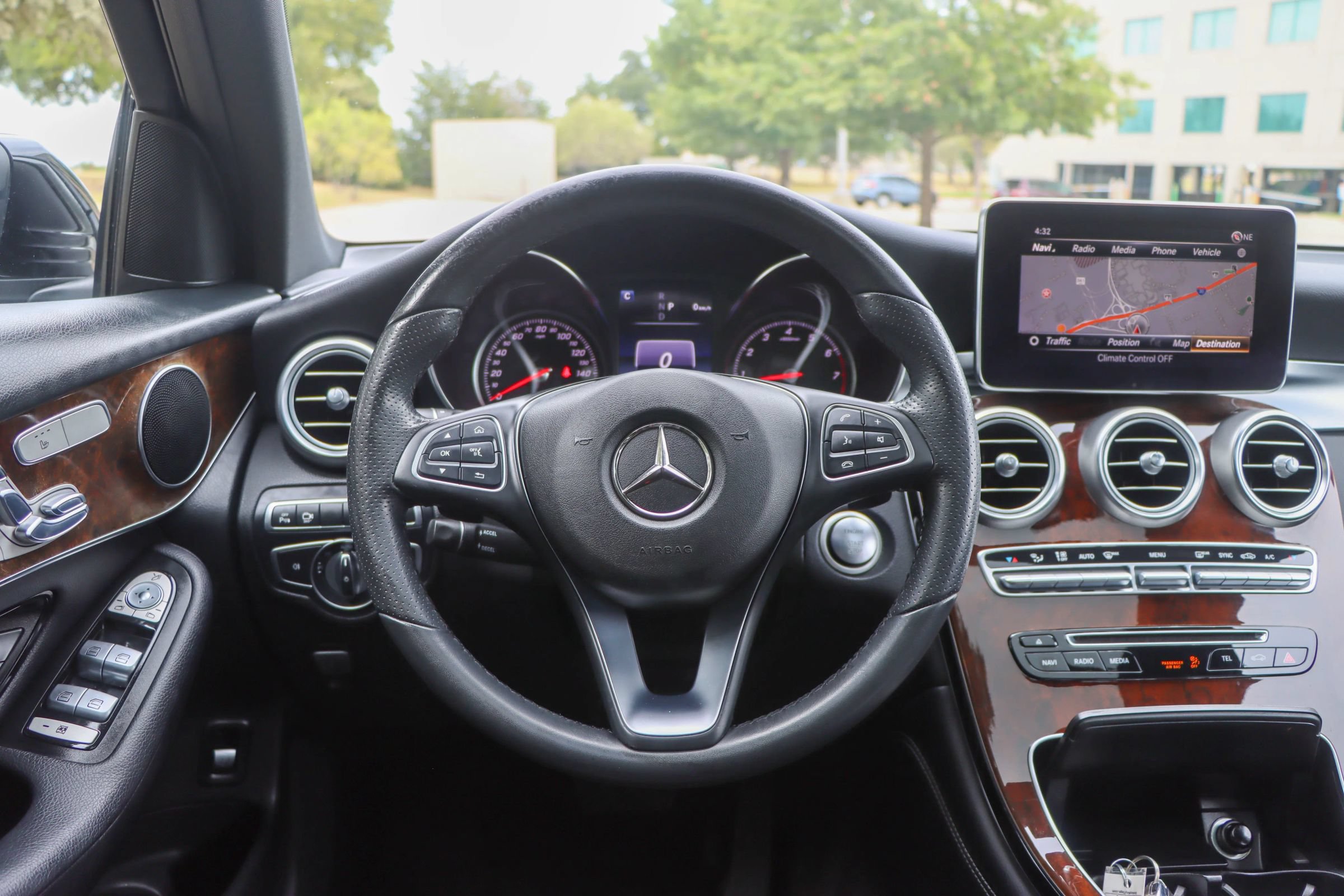 Used 2018 Mercedes-Benz GLC 300 w/ Multimedia Package image 28