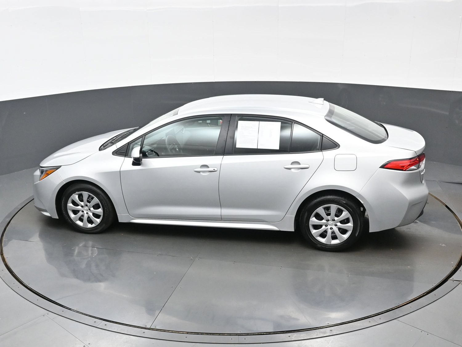 Used 2025 Toyota Corolla LE FWD image 35