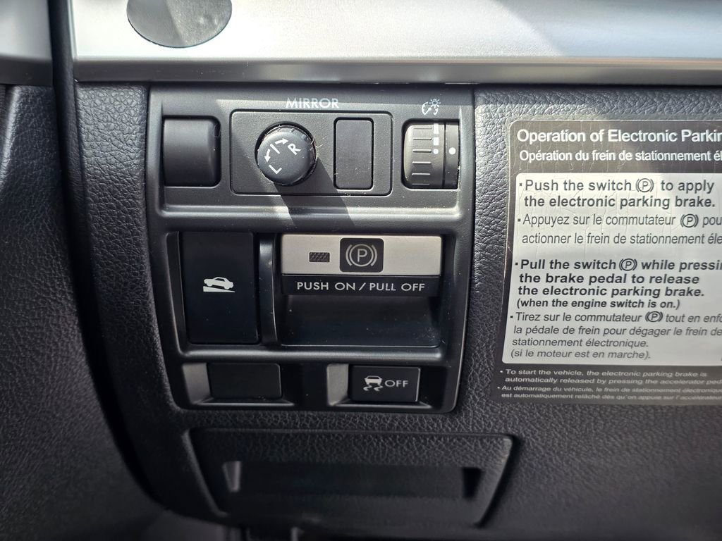 Used 2010 Subaru Outback 2.5i Premium AWD/4WD image 39