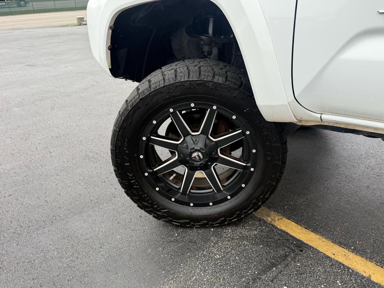 Used 2017 Toyota Tacoma TRD Sport w/ Premium & Technology Package image 12