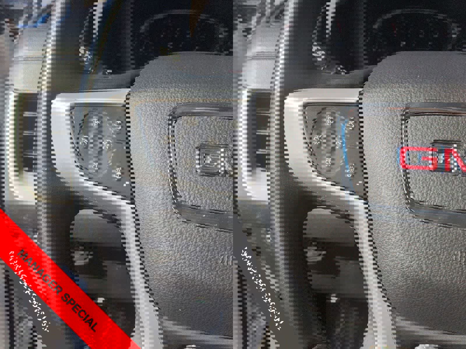 Used 2023 GMC Terrain SLT image 21