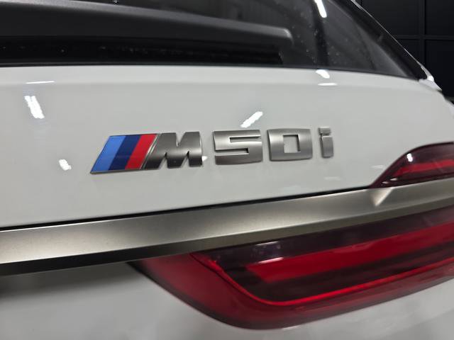 Used 2021 BMW X7 M50i w/ Dynamic Handling Package image 38