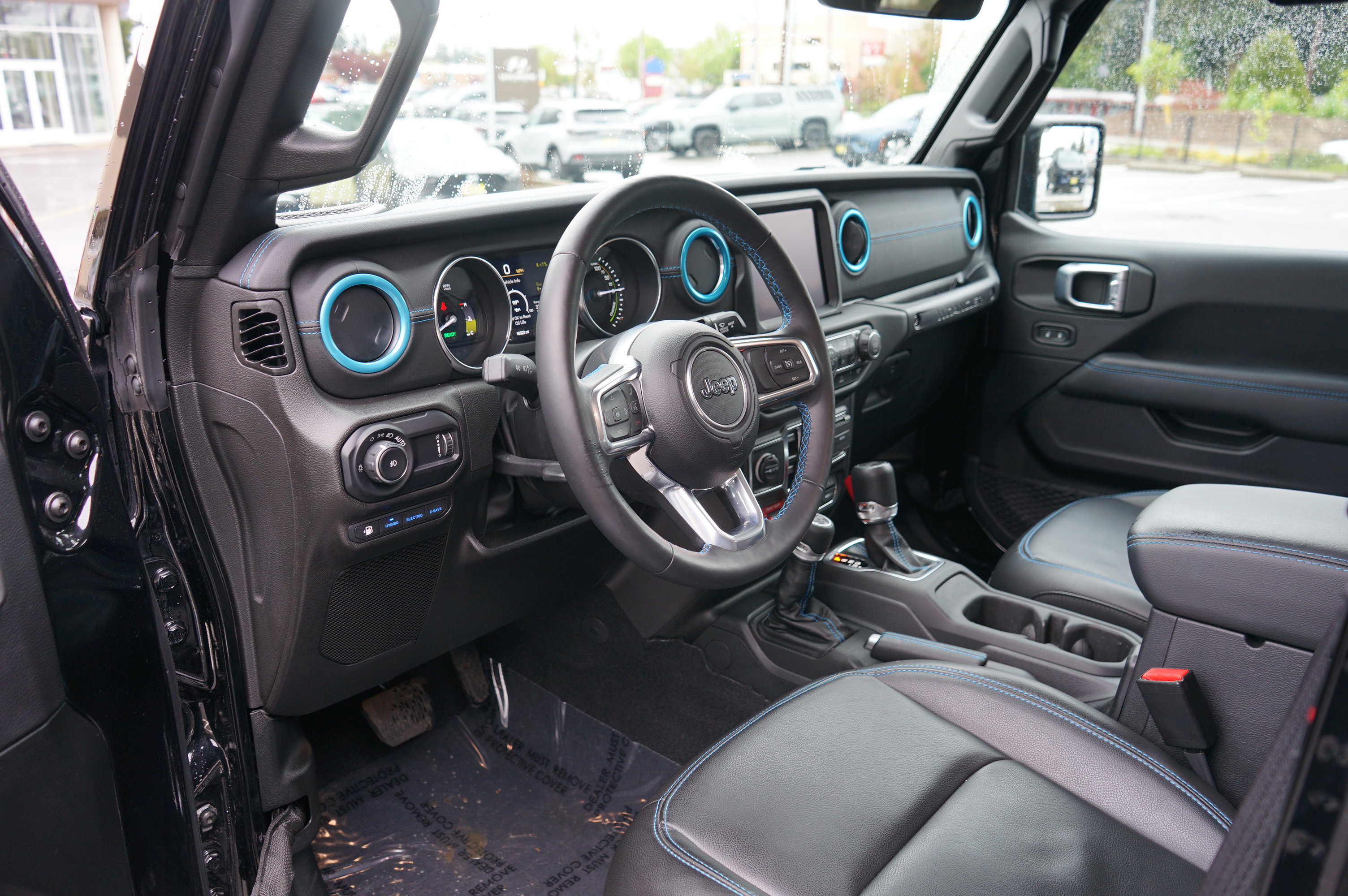Used 2023 Jeep Wrangler Unlimited Rubicon 4xe w/ Cold Weather Group AWD/4WD image 16