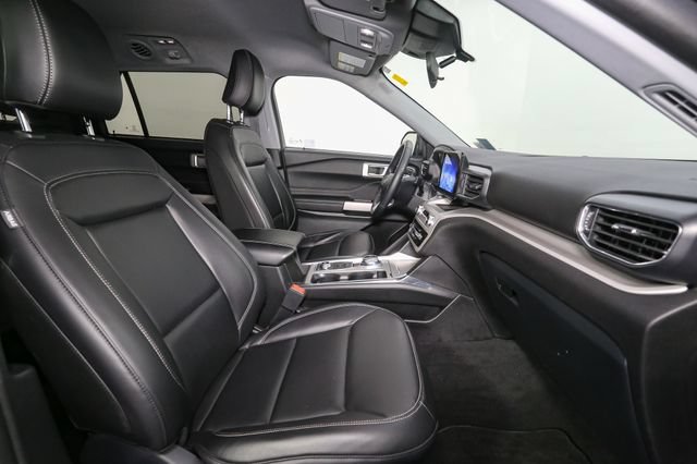 Used 2023 Ford Explorer XLT w/ Equipment Group 202A AWD/4WD image 17