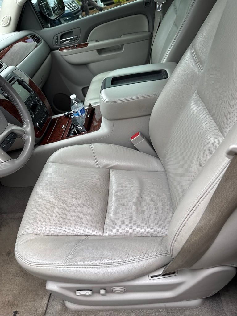 Used 2010 Chevrolet Suburban LTZ AWD/4WD image 6