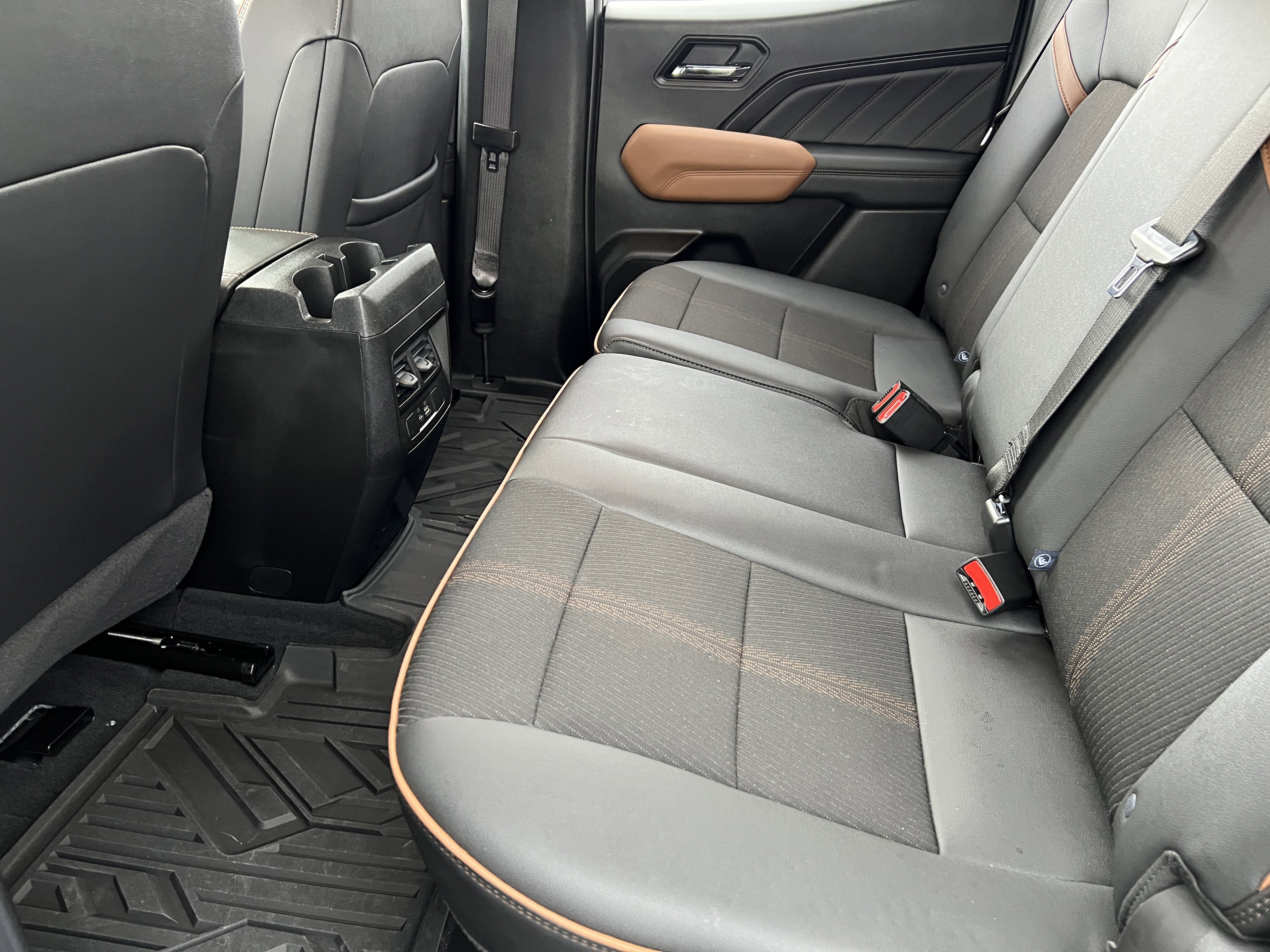 Used 2024 GMC Canyon AT4 image 15