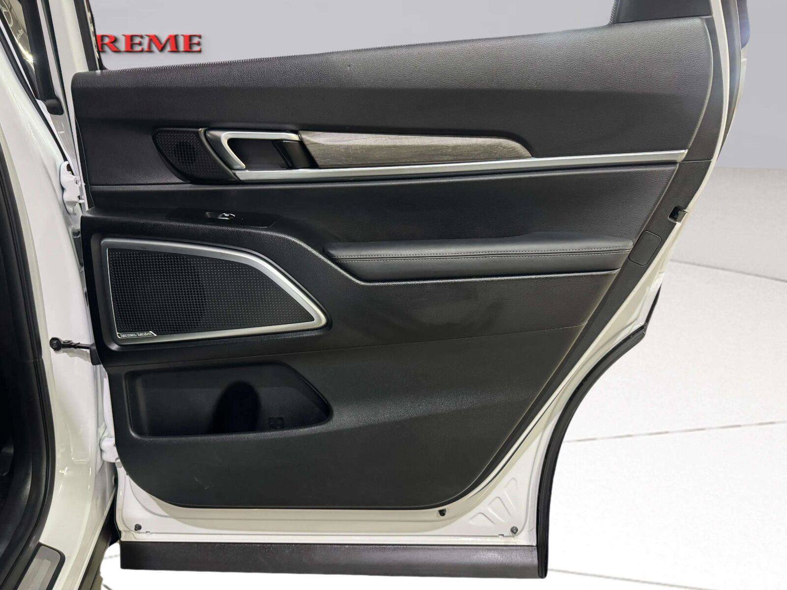 Used 2021 Kia Telluride SX w/ Towing Package FWD image 34