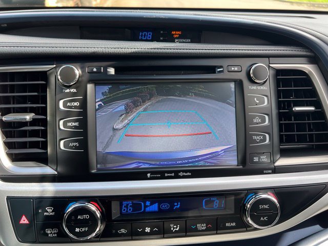 Used 2019 Toyota Highlander XLE AWD/4WD image 34