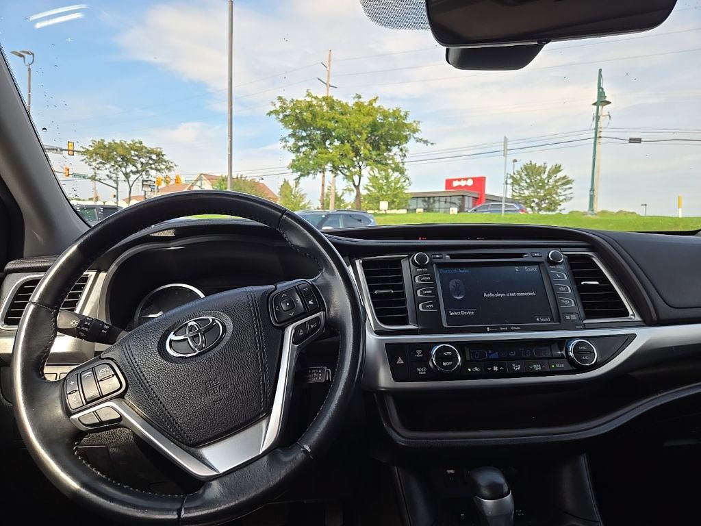 Used 2018 Toyota Highlander XLE w/ Protection Package #3 AWD/4WD image 38