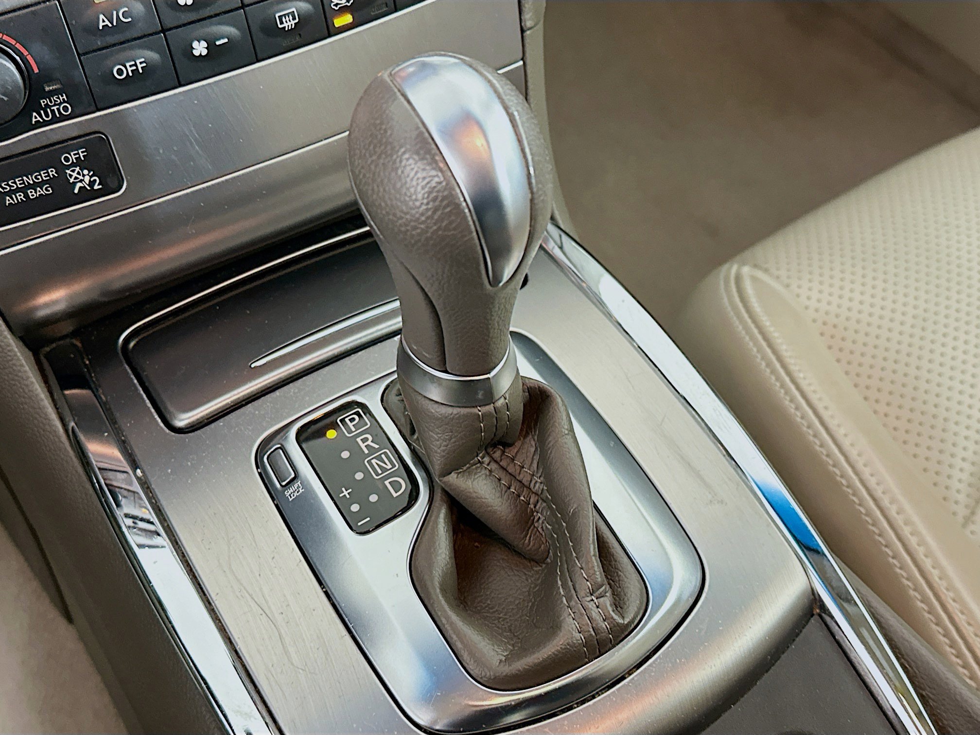 Used 2010 INFINITI G37 Journey w/ Premium Pkg image 24