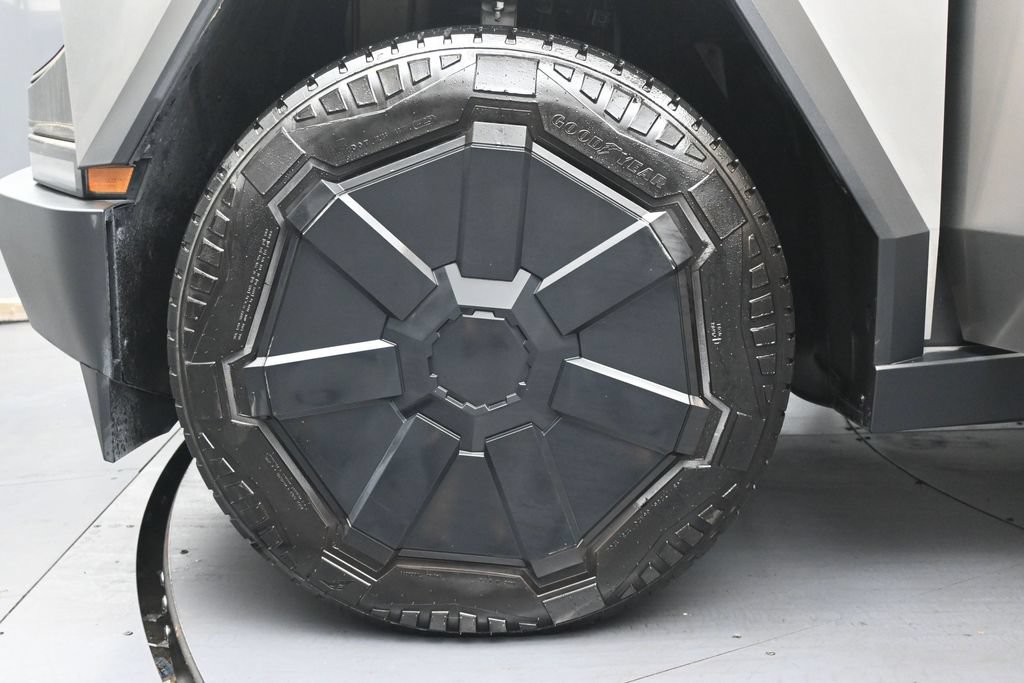 Used 2024 Tesla Cybertruck Cyberbeast AWD/4WD image 32