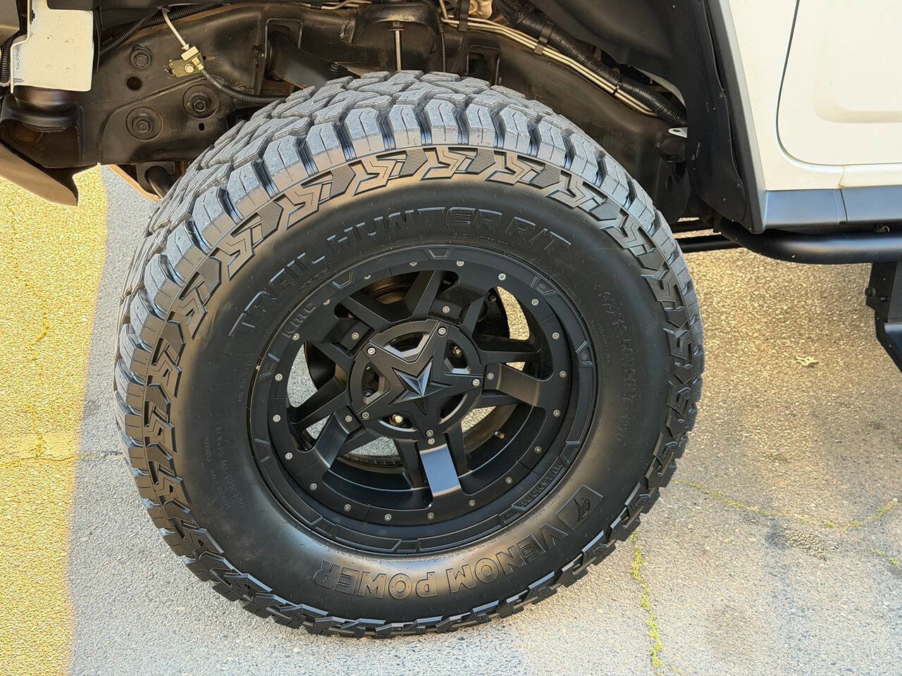 Used 2005 HUMMER H2 SUT w/ Preferred Equipment Group image 10