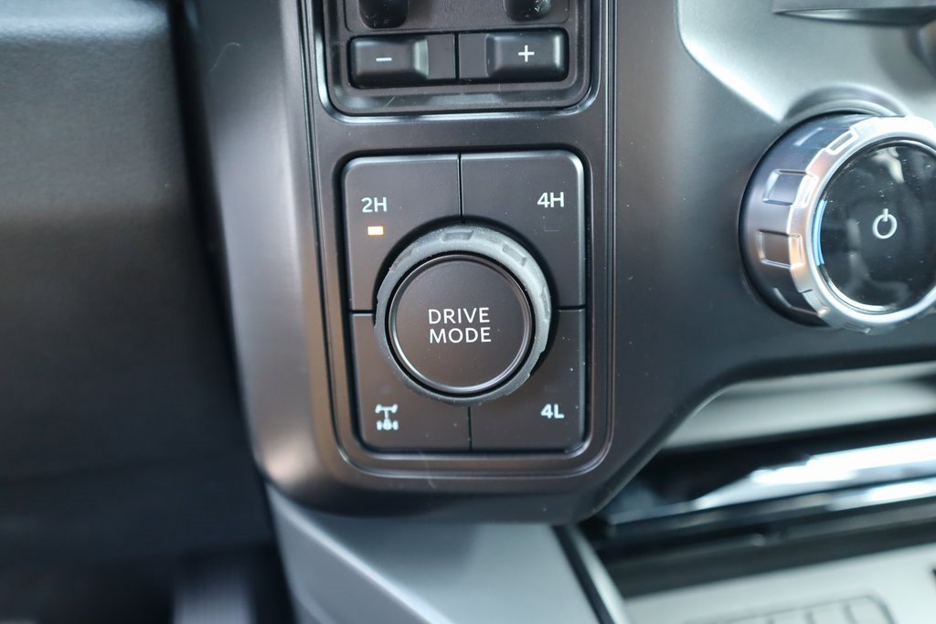 New 2026 Ford F250 Lariat w/ Black Appearance Package image 9