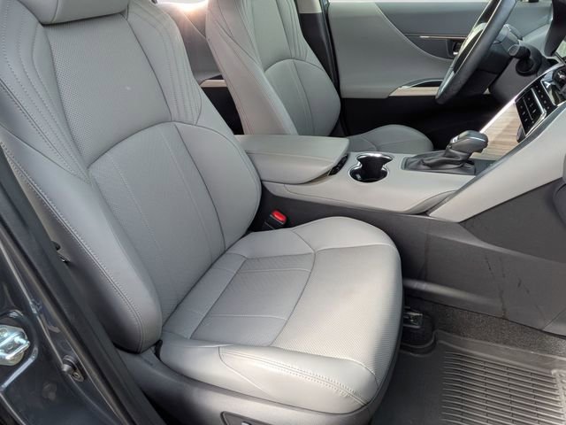 Used 2021 Toyota Venza Limited image 12