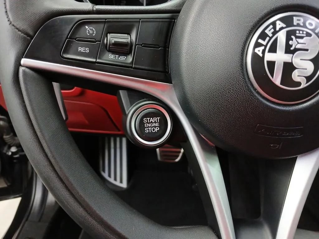 Used 2019 Alfa Romeo Giulia Ti Sport w/ Quick Order Package 22U Sport RWD image 46