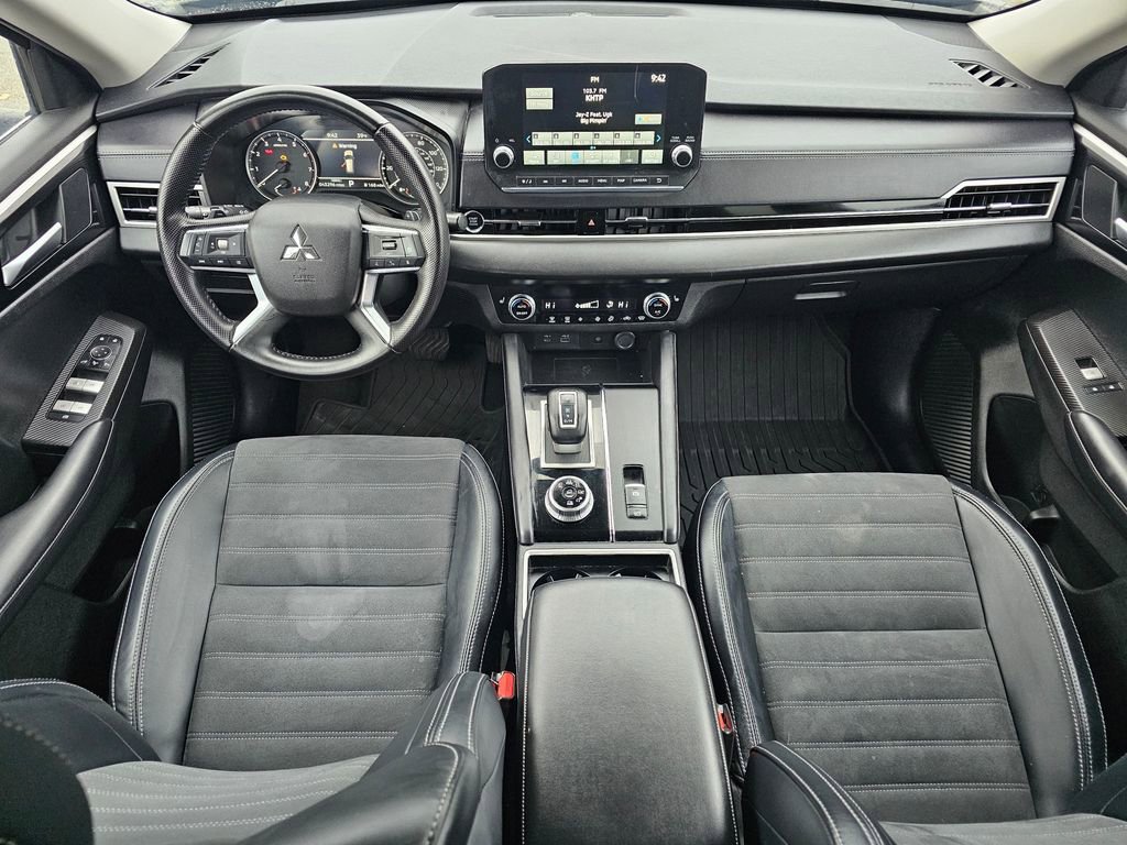 Used 2024 Mitsubishi Outlander SE image 14