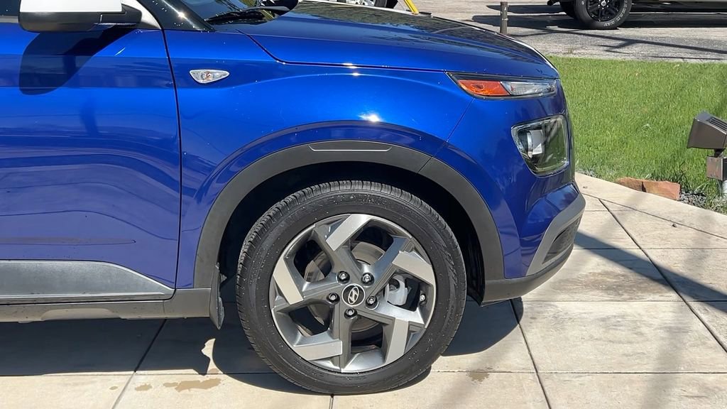 Certified 2021 Hyundai Venue SEL image 12