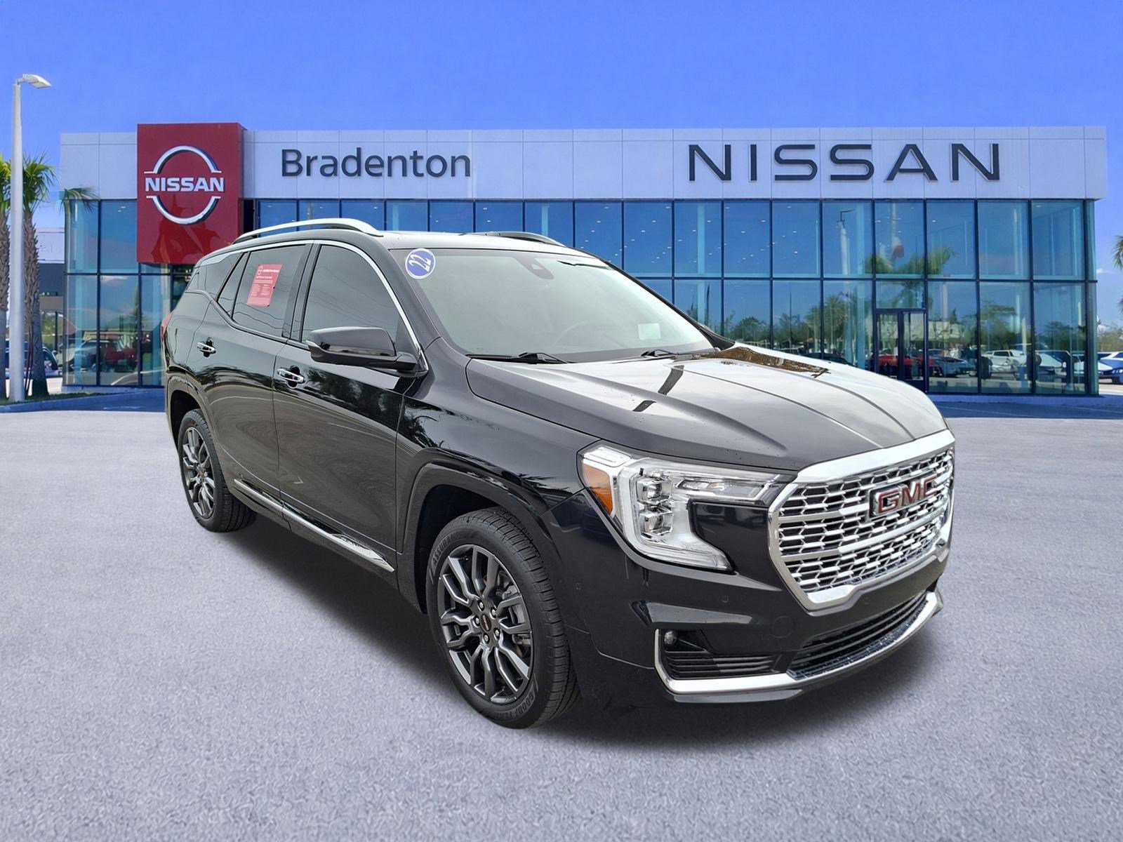 Used 2022 GMC Terrain Denali w/ Black Diamond Edition image 3