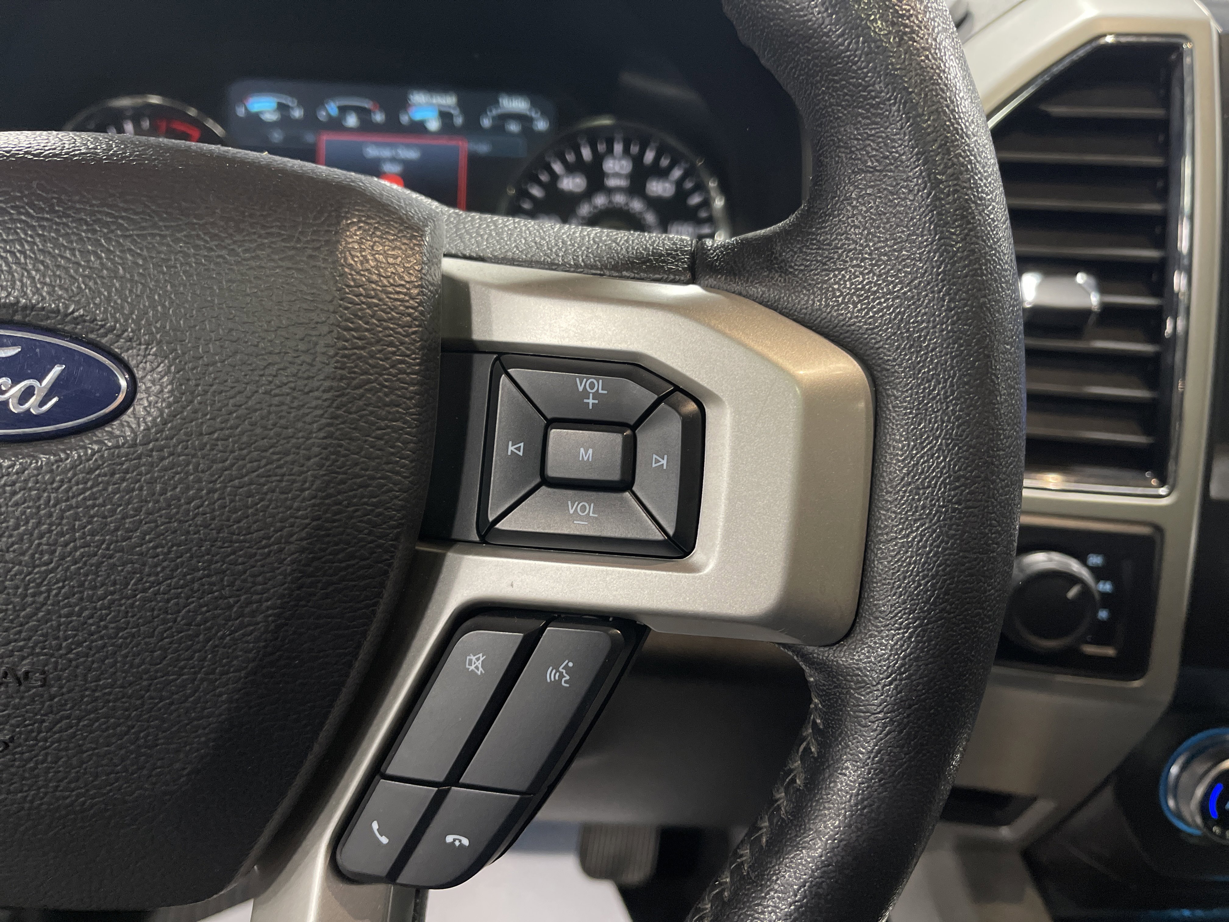 Used 2020 Ford F150 Lariat w/ Equipment Group 502A Luxury image 21