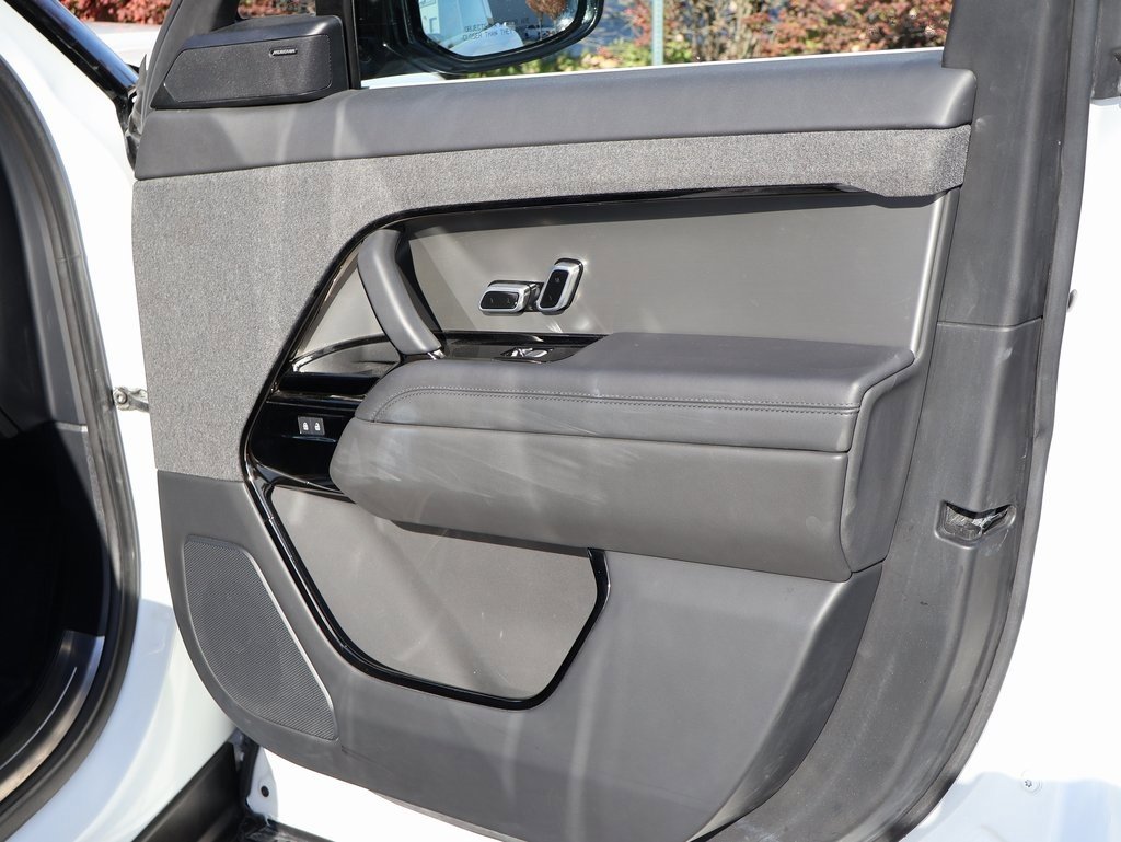 Used 2025 Land Rover Range Rover Sport SE image 12