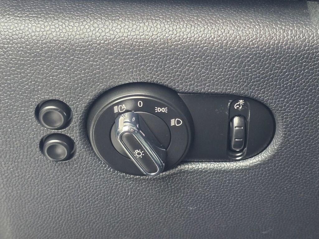 Used 2019 MINI Cooper 2-Door Hardtop FWD image 24