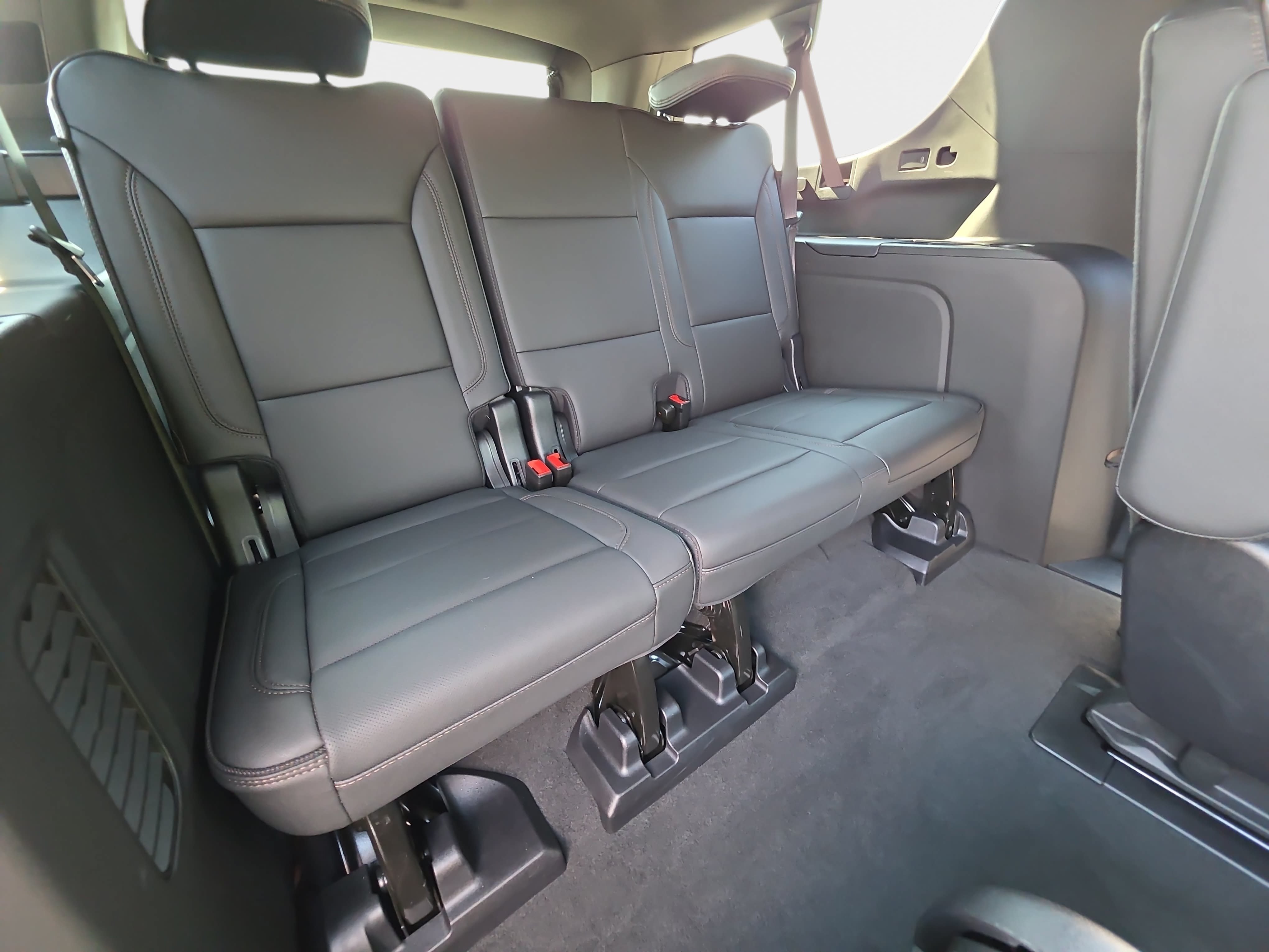 Used 2025 Chevrolet Suburban High Country AWD/4WD image 12