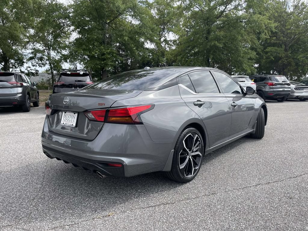 Used 2024 Nissan Altima 2.5 SR w/ SR Premium Package FWD image 3