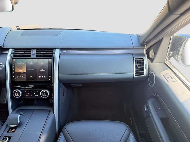 Used 2025 Land Rover Discovery Metropolitan Edition AWD/4WD image 19