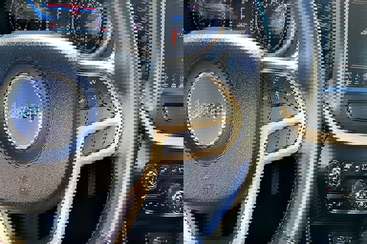 Used 2017 Jeep Cherokee Latitude w/ Comfort/Convenience Group image 26