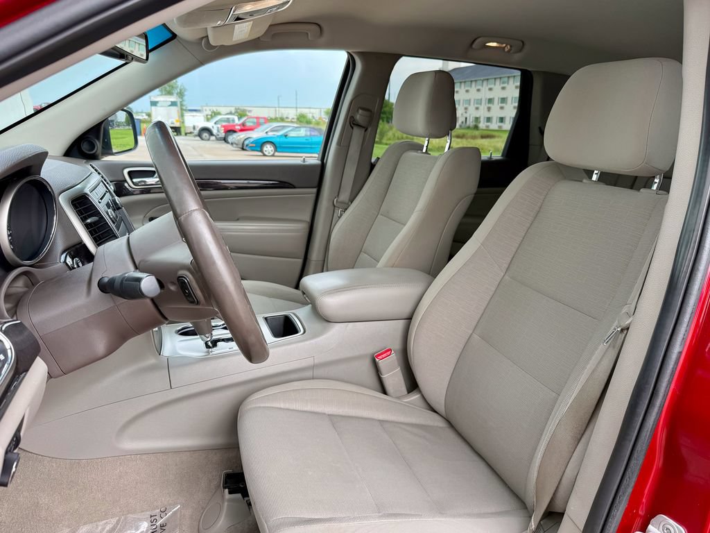 Used 2011 Jeep Grand Cherokee Laredo w/ Security & Convenience Group AWD/4WD image 11