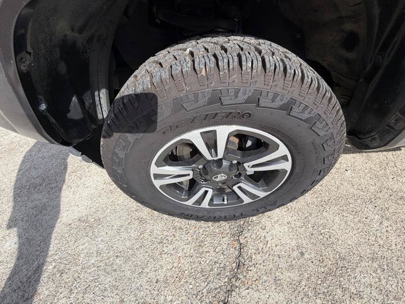 Used 2019 Toyota Tacoma TRD Sport w/ Technology Package AWD/4WD image 9