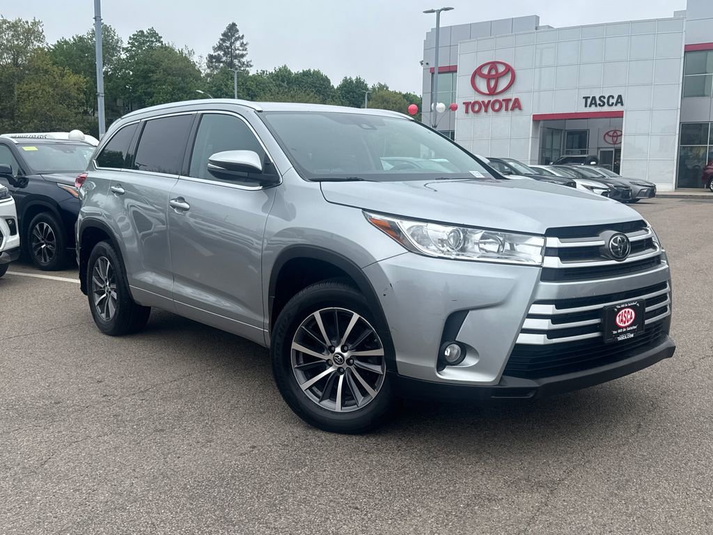 Used 2017 Toyota Highlander XLE AWD/4WD image 1