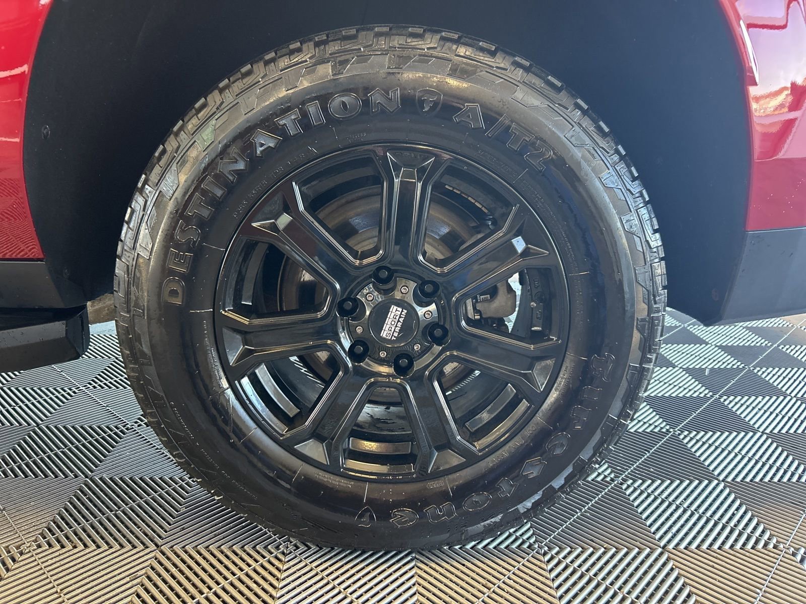 Used 2023 Chevrolet Suburban RST image 8