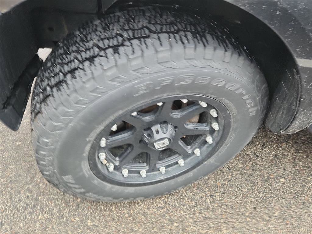 Used 2016 Nissan Frontier SV image 9