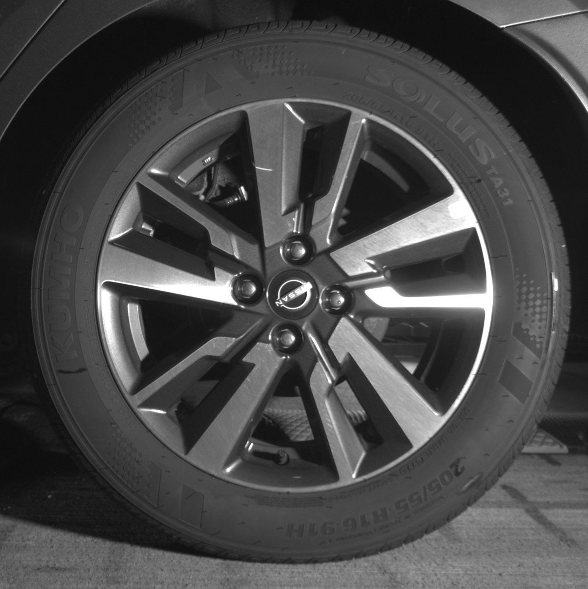 Used 2025 Nissan Versa SV image 14