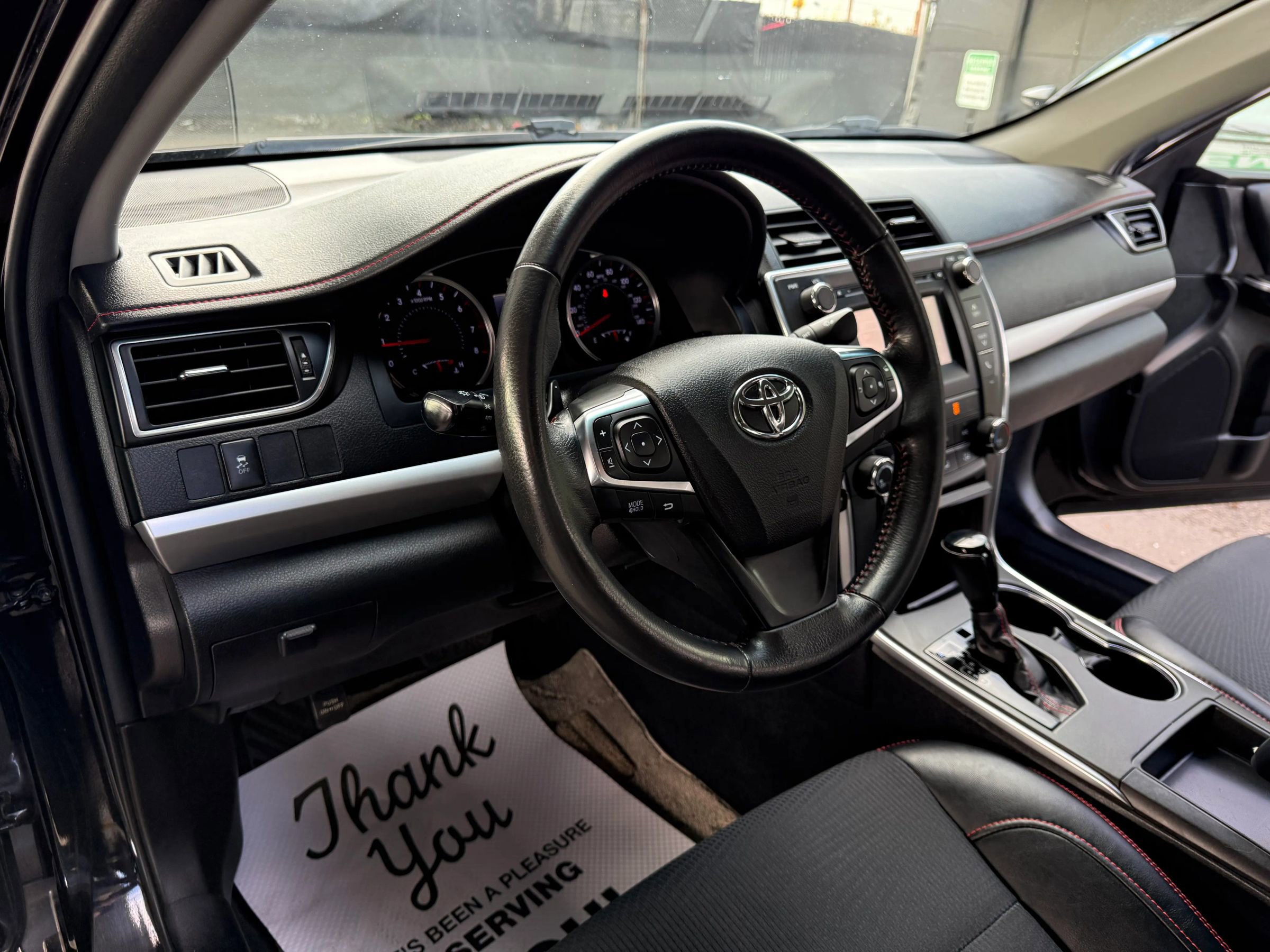 Used 2017 Toyota Camry SE image 10