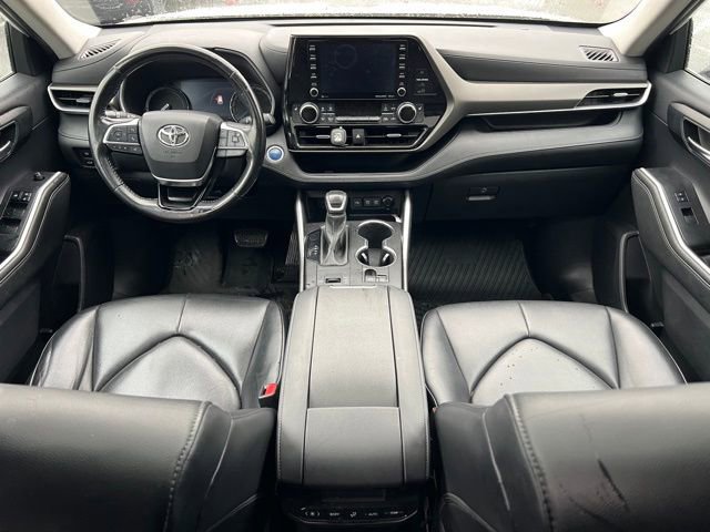 Used 2021 Toyota Highlander XLE AWD/4WD image 11