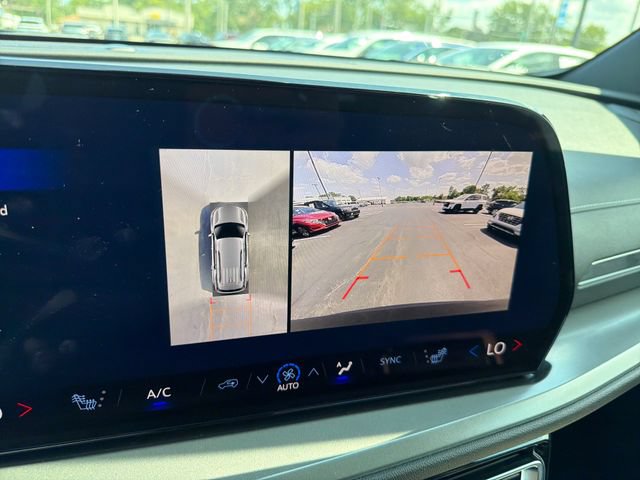 Certified 2026 Chevrolet Traverse LT w/ Driver Confidence Package FWD image 22