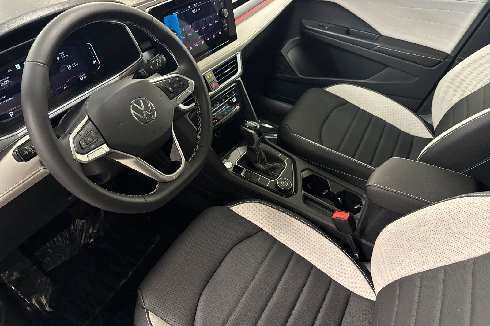 New 2025 Volkswagen Taos SEL image 9