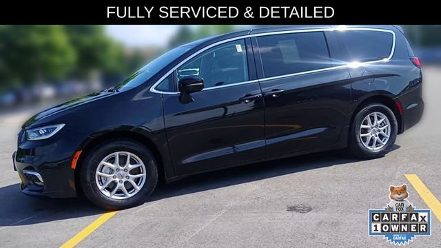 Used 2023 Chrysler Pacifica Touring-L FWD image 7