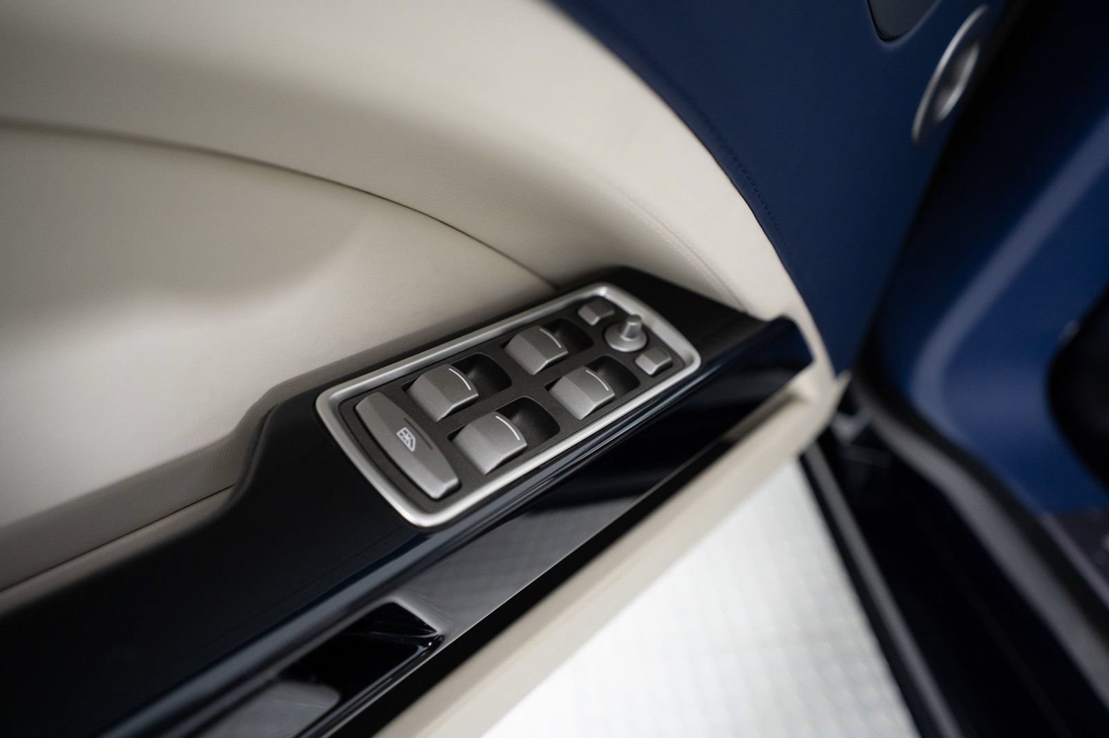 Used 2018 Aston Martin Lagonda RWD image 47