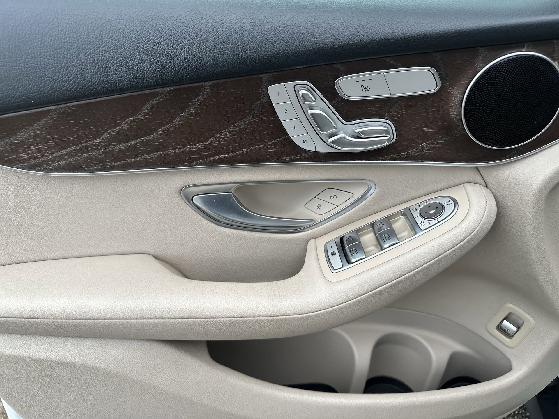 Used 2019 Mercedes-Benz GLC 300 image 28