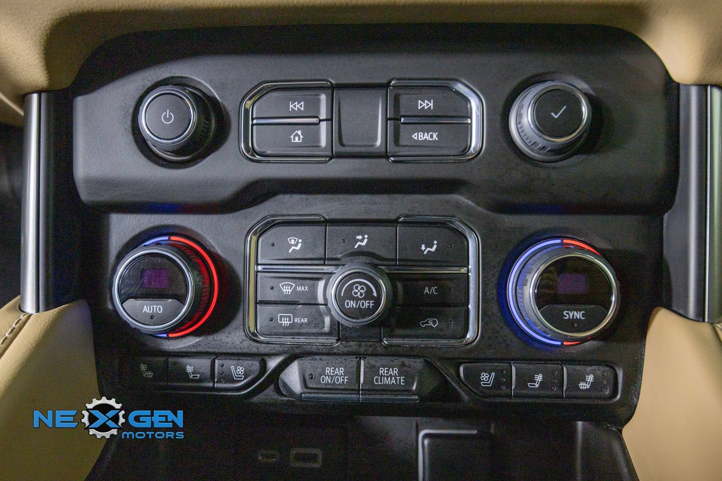 Used 2022 Chevrolet Suburban Premier AWD/4WD image 22