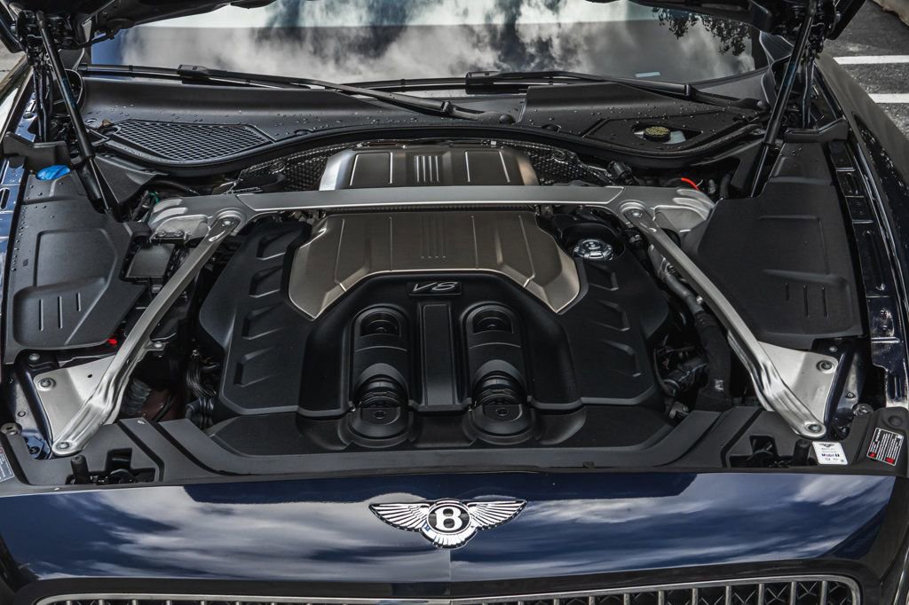 Used 2022 Bentley Flying Spur V8 image 34