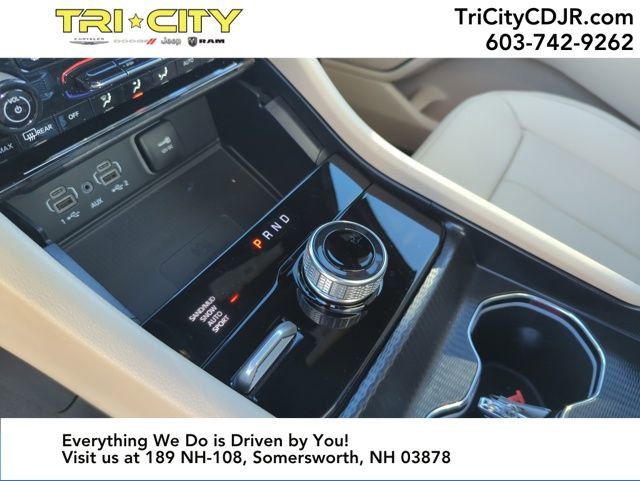 New 2025 Jeep Grand Cherokee Limited w/ Luxury Tech Group II image 23