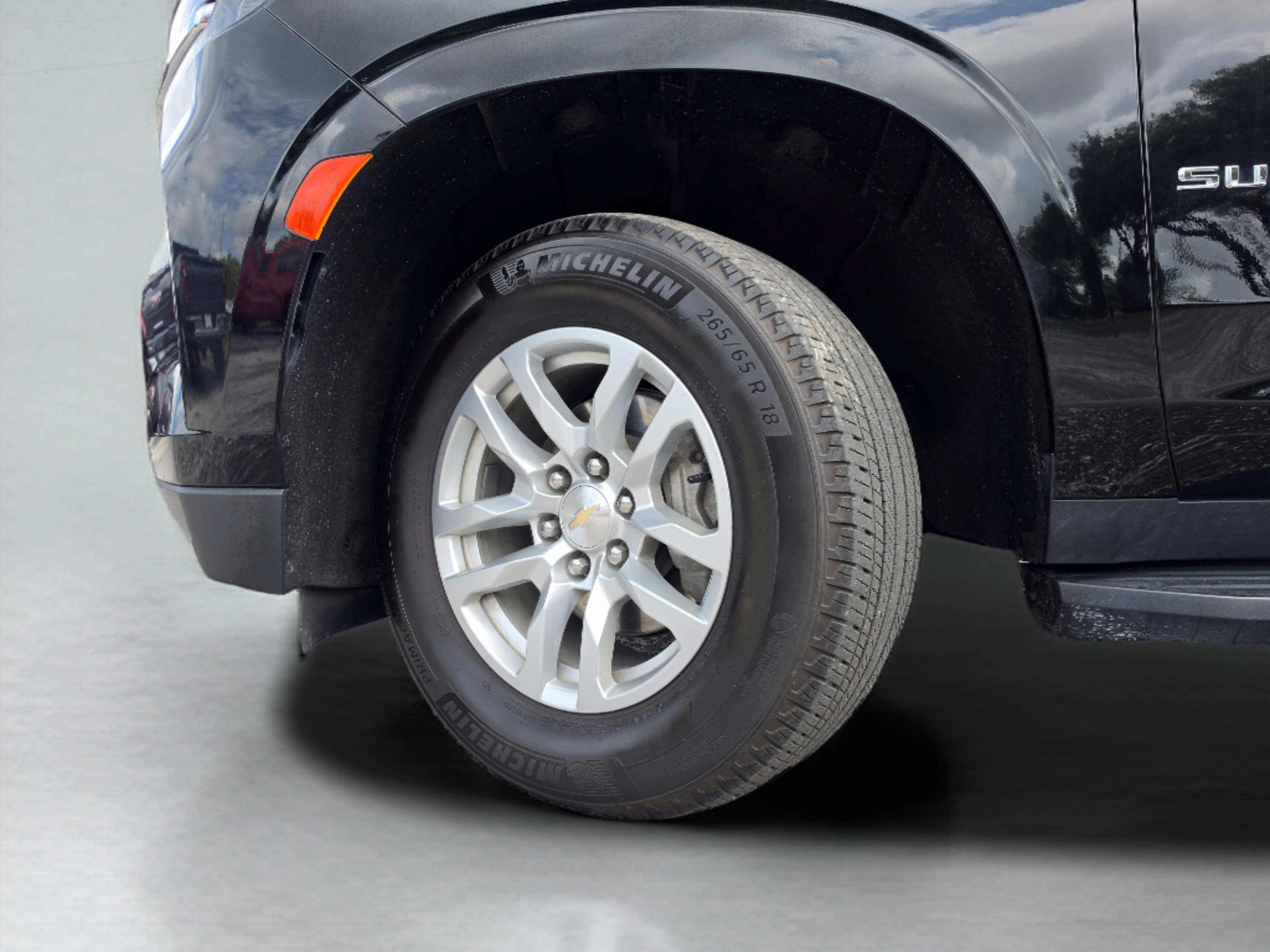 Used 2024 Chevrolet Suburban LT RWD image 41